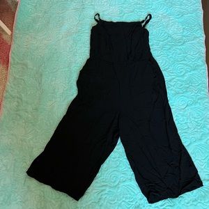 Wide leg spaghetti strap capri romper with pockets